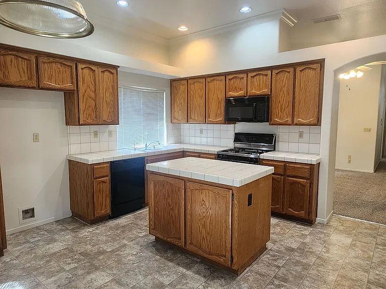 7812 Bardswell Ct — Photo 6