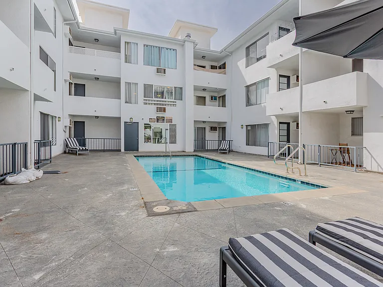 Studio City Hills — Photo 10