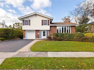 35 Friendly Ln, Jericho, NY 11753