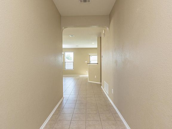 3rd image of 909 Oatmeal Dr