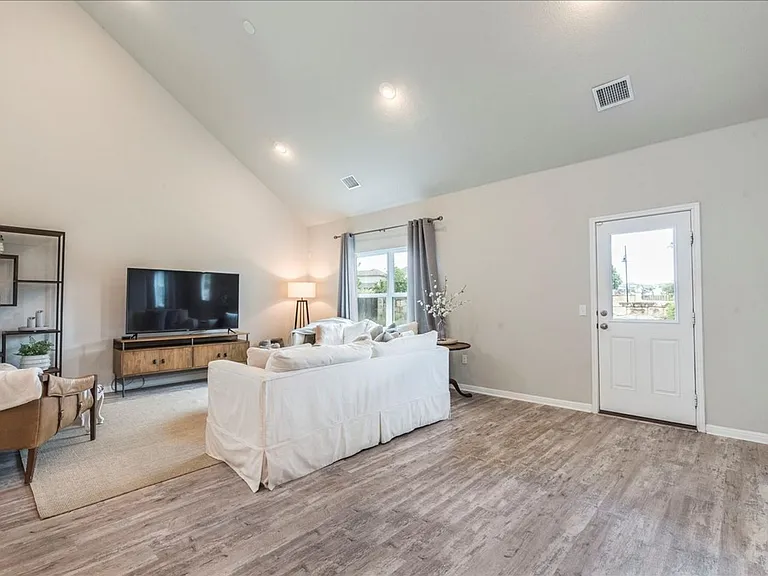 125 Groesbeck Ln — Photo 9