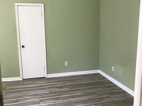 5th image of 300 Warwick Ln #6