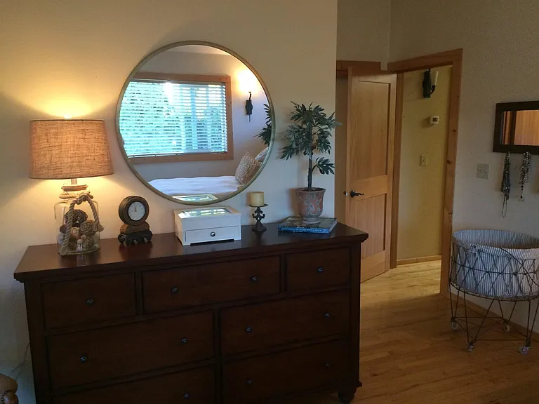 Entrance into the master, walk in closet to the R of the entrance door and bathroom entrance.