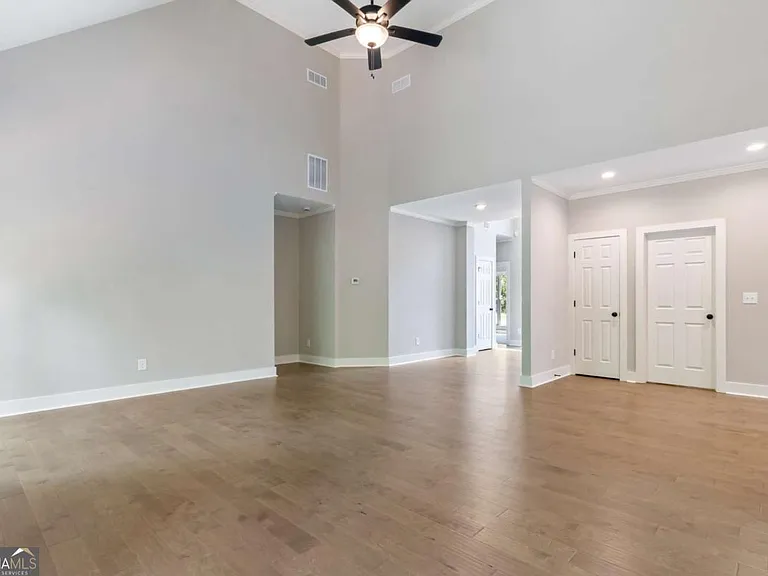 380 Ansley Dr — Photo 6