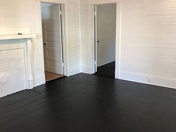 3rd image of 1608 Roseland St