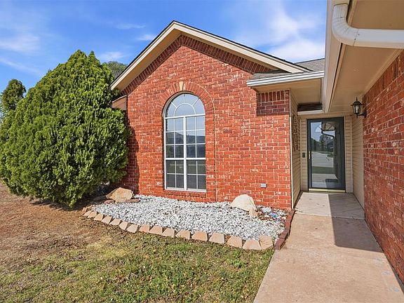 4th image of 2932 Laurel Cir