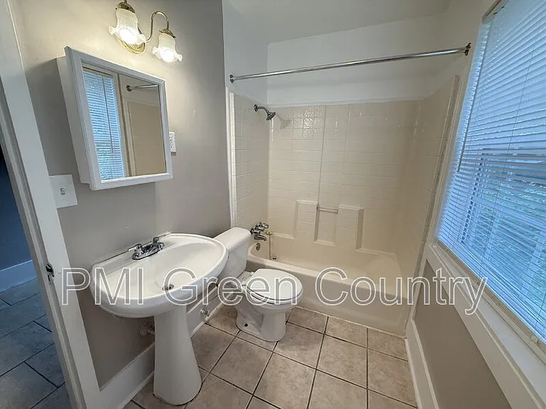 1223 S Quaker Ave — Photo 11