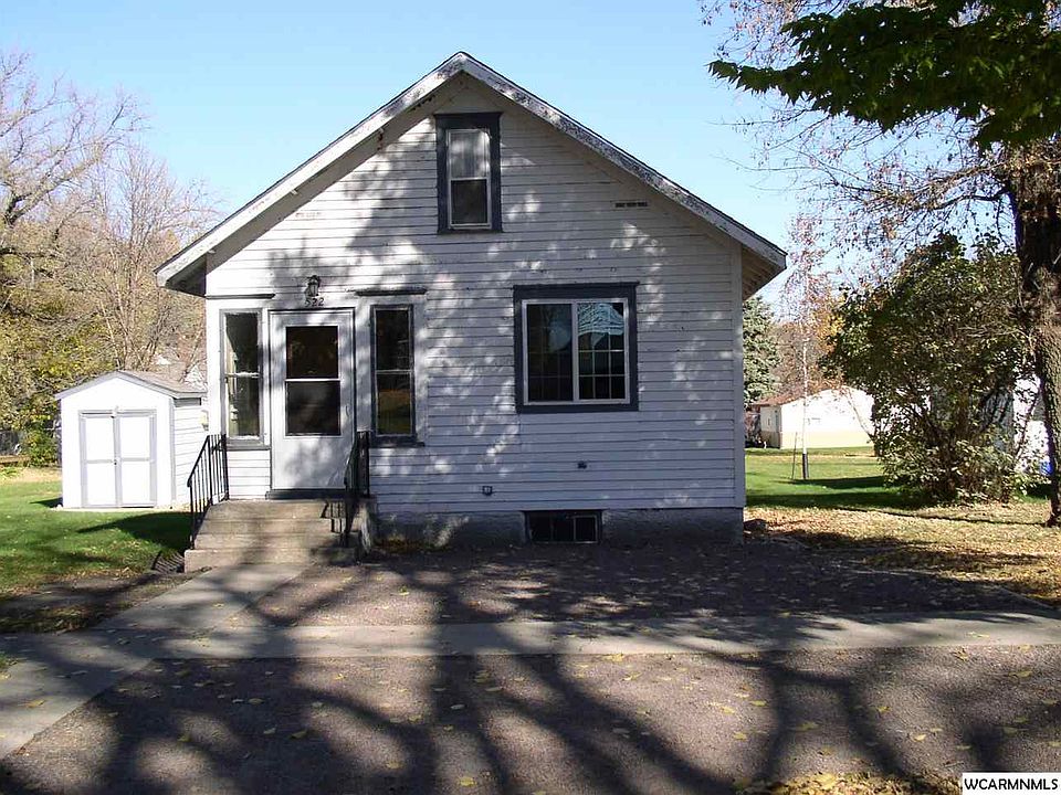 1st image of 526 1st St NE