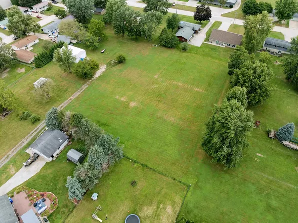 12th St NE, Independence, IA 50644