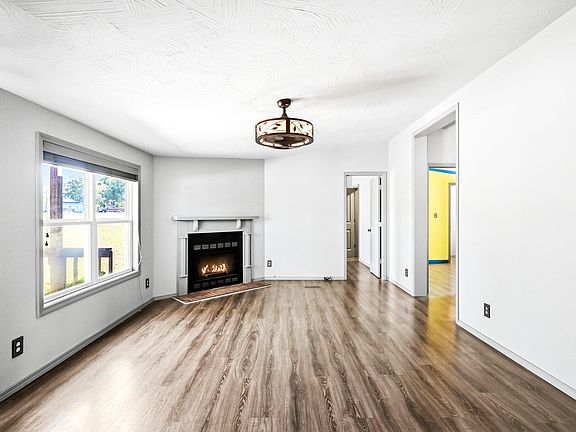 3rd image of 467 E Burrell Lane