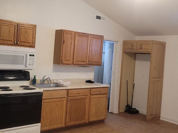 2nd image of 1022-5 S Conklin Hill Dr