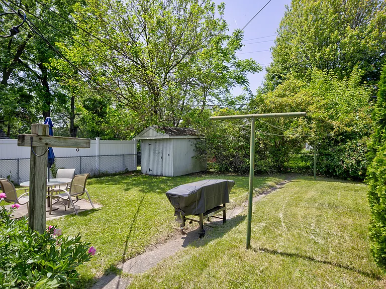 524 S Stephenson Hwy — Photo 22