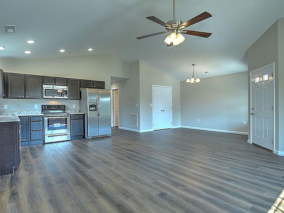 4th image of 1644 C St