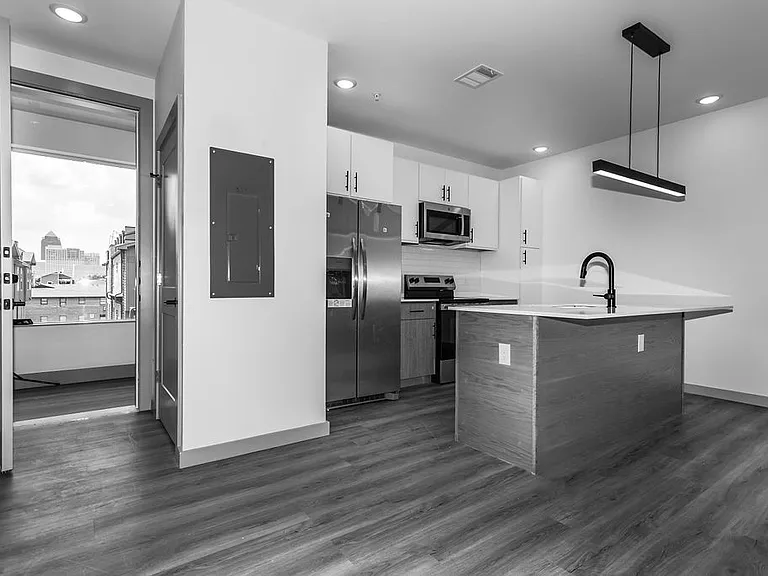 4001 Roseland Ave — Photo 77