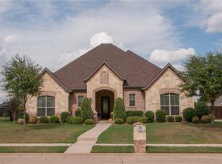 105 Short Putt Dr, Waxahachie, TX 75165