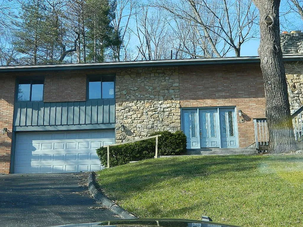 2848 Ironwood Dr photo 1