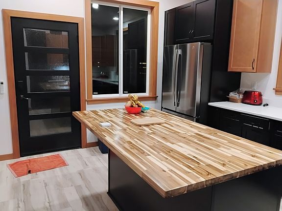 5th image of 284 NE Rennie Pl