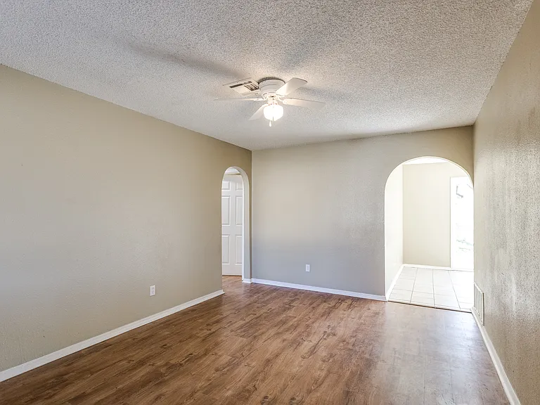 645 Lloyd Ave — Photo 5