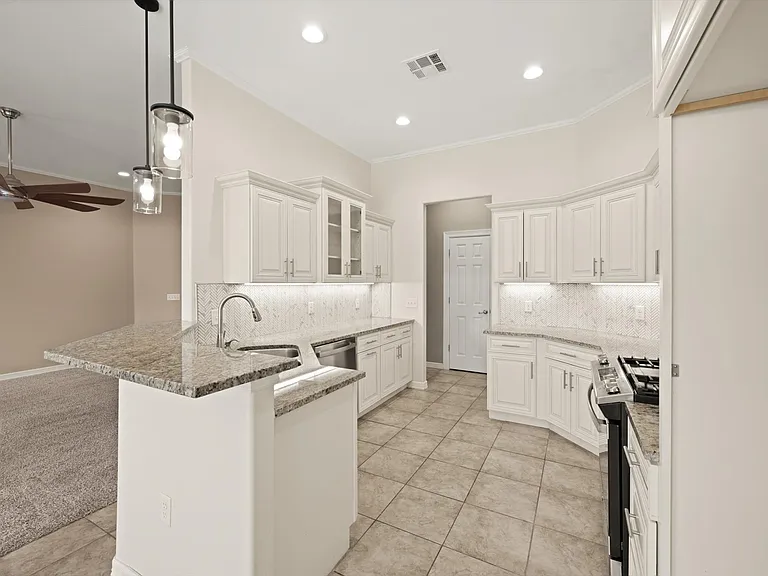 8816 NW 114th St — Photo 12
