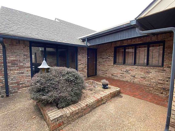3rd image of 2109 Wilshire Dr