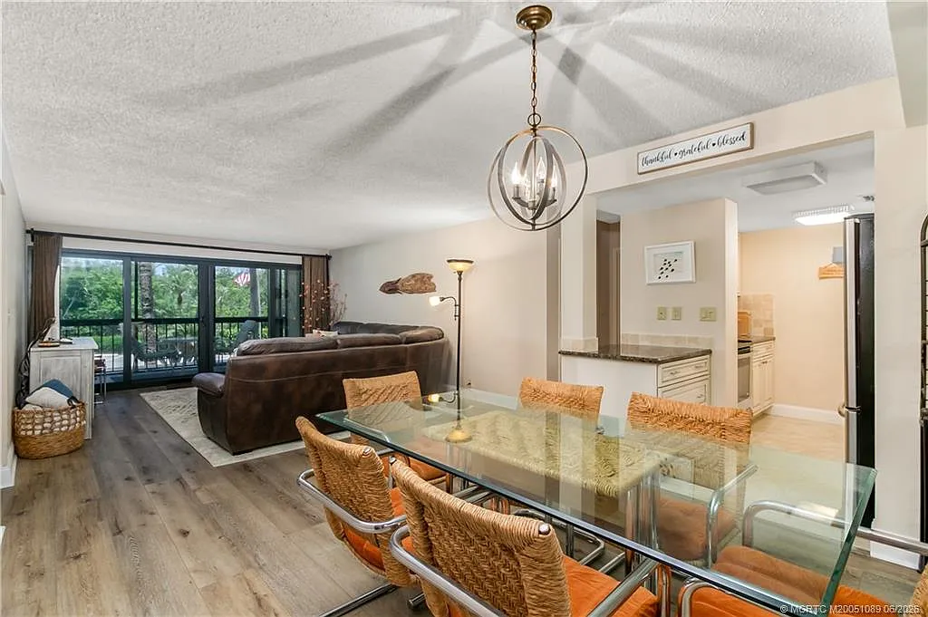 2 bed, 2.0 bath, 1204 sqft, $2,300 — Photo 4