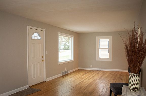 5th image of 1015 Luther Ave