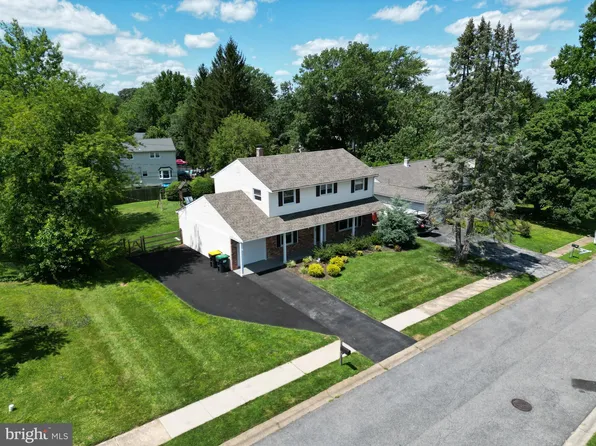 2203 Regal Dr, Wilmington, DE 19810