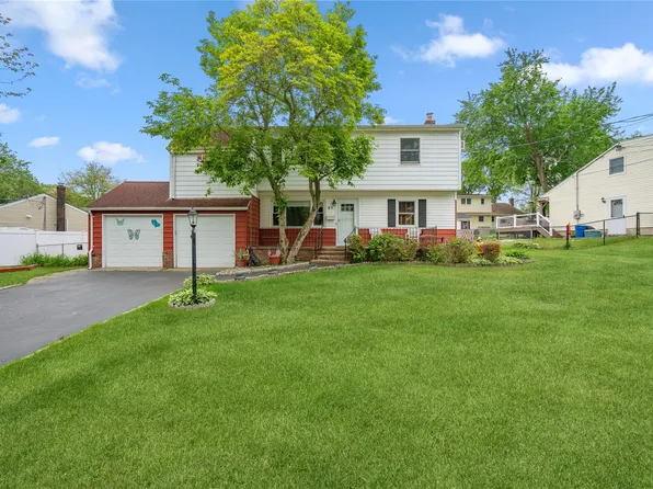 37 Quebec Drive, Huntington Station, NY 11746