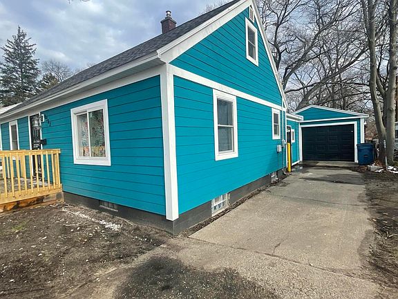 4th image of 2622 Leahy St