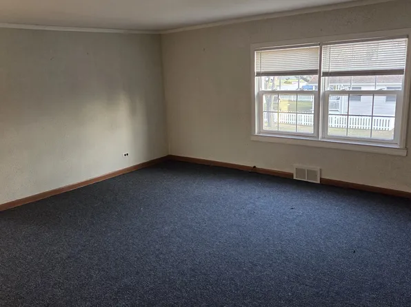 944 Park Ave #2, Winthrop Harbor, IL 60096