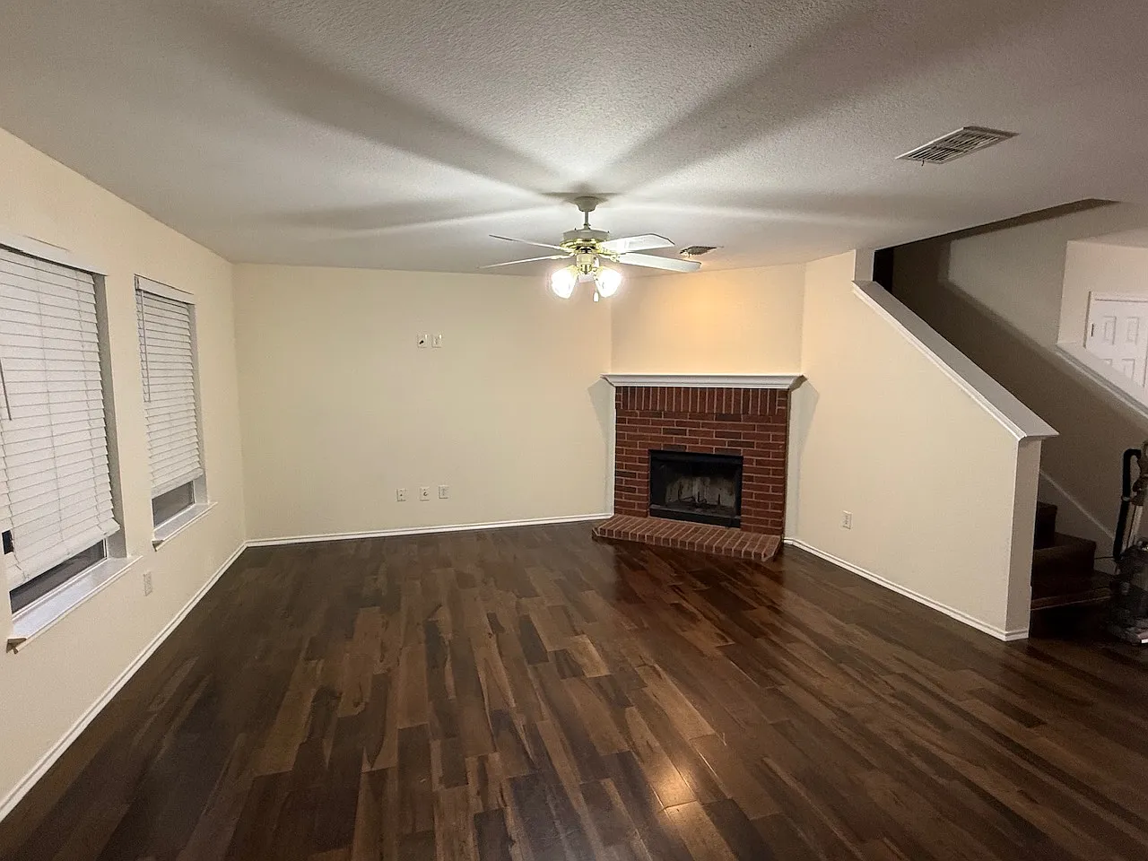 4 bed, 2.5 bath, 2313 sqft, $2,345 — Photo 3