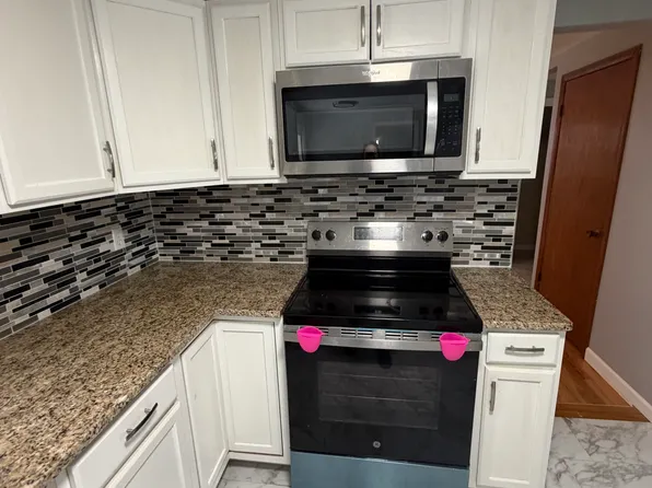 7741 Deerfield Rd, Liverpool, NY 13090