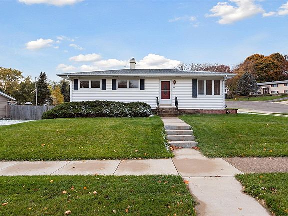 3rd image of 1619 N Oakhill Ave