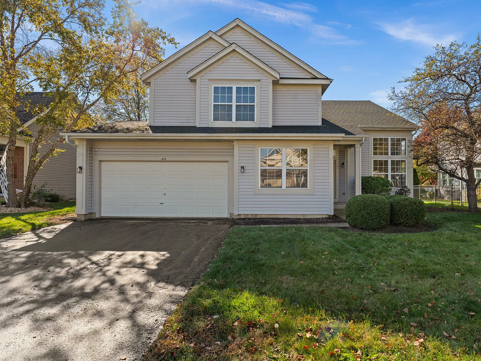 4 bed, 2.5 bath, 2377 sqft, $3,200 — Photo 2