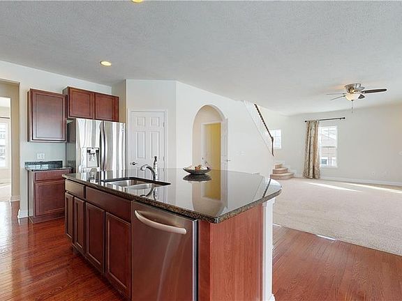 4th image of 7796 Alexandra Dr