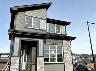 220 S Waterford Heath, Chestermere, AB T1X2Z7