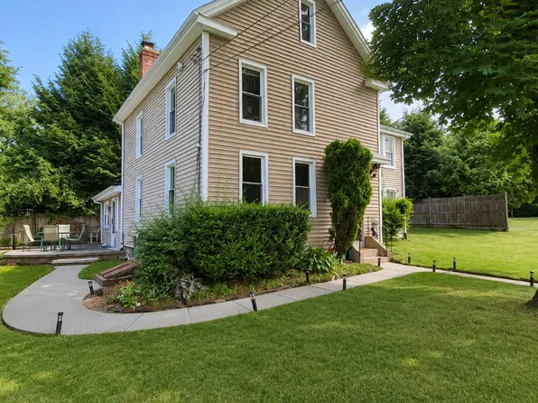 561 Hopewell Rd Floor 1, South Glastonbury, CT 06073