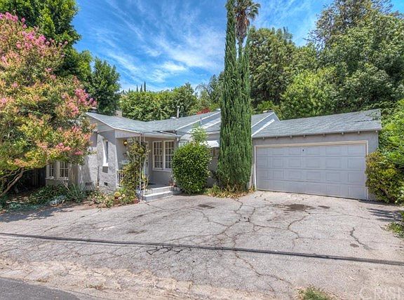 2nd image of 3936 Ventura Canyon Ave