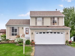 240 Iris Dr, Streamwood, IL 60107