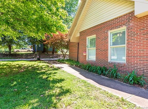 4th image of 313 Pinehurst Dr