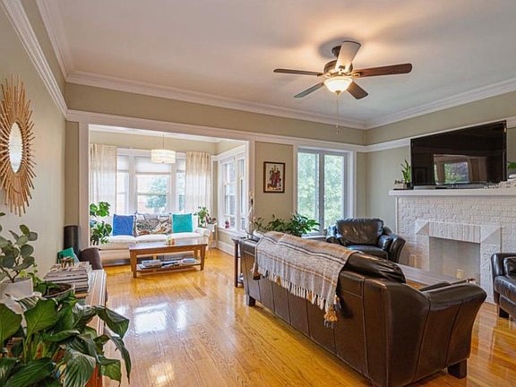 3rd image of 6514 N Bosworth Ave APT 3