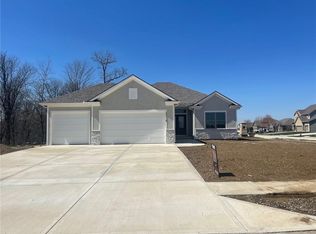 17710 Greyhawke Rdg, Smithville, MO 64089