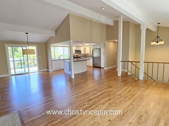 4th image of 12130 SE 47th Pl