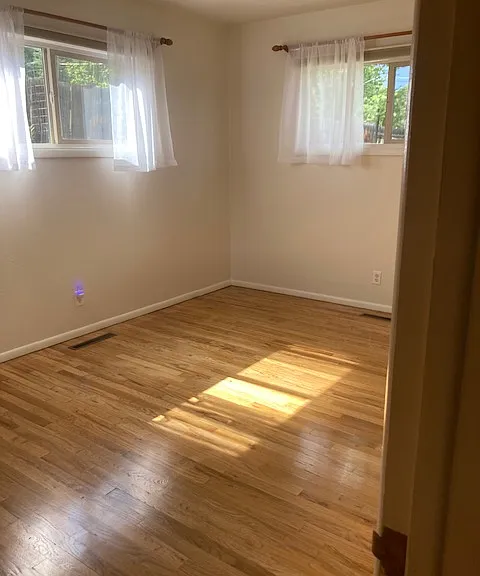 2208 Crestview Dr — Photo 9