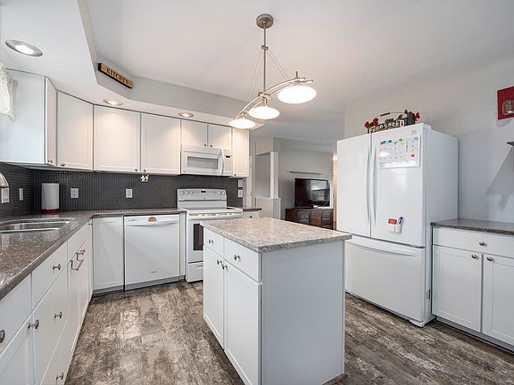 4th image of 5911 Violet Ln