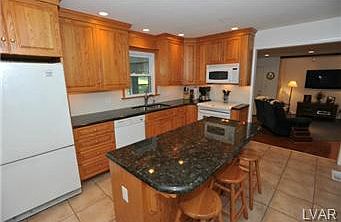 4th image of 1525 Willowbrook Dr