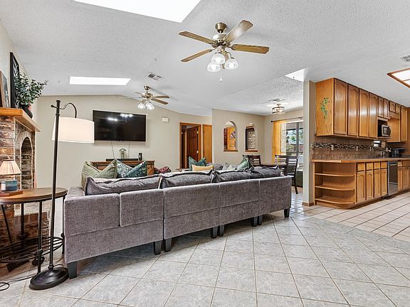 5th image of 2213 Desert Pine Dr