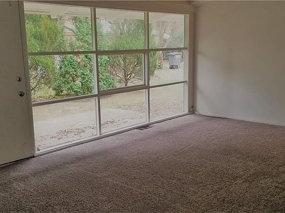 2nd image of 3038 W Lincolnshire Blvd