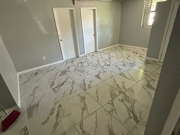 4th image of 176 Oak St APT 1R