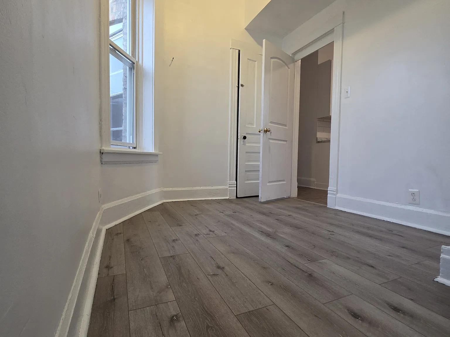 3 bed, 1200 sqft, $1,975 — Photo 4